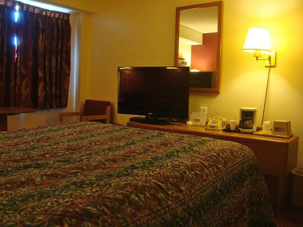 Amerivu Inn & Suites-Avon Esterno foto