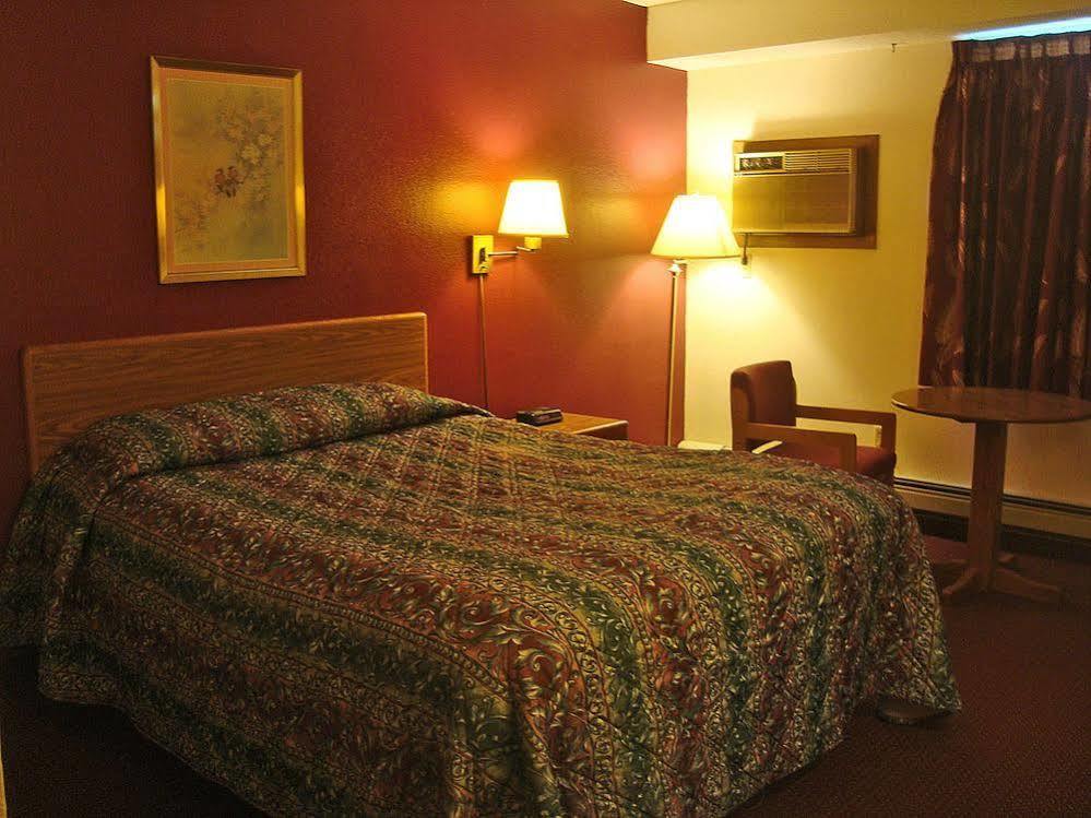 Amerivu Inn & Suites-Avon Esterno foto